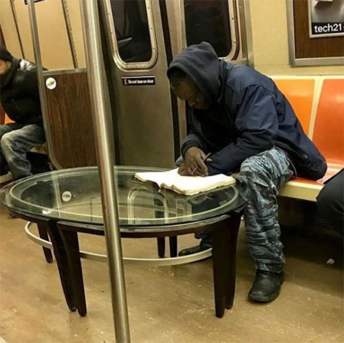 Странные и необычные пассажиры в метро