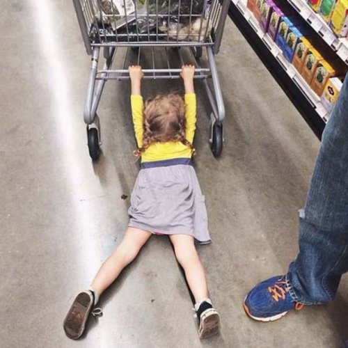 Почему детей тоже не стоит брать на шопинг
