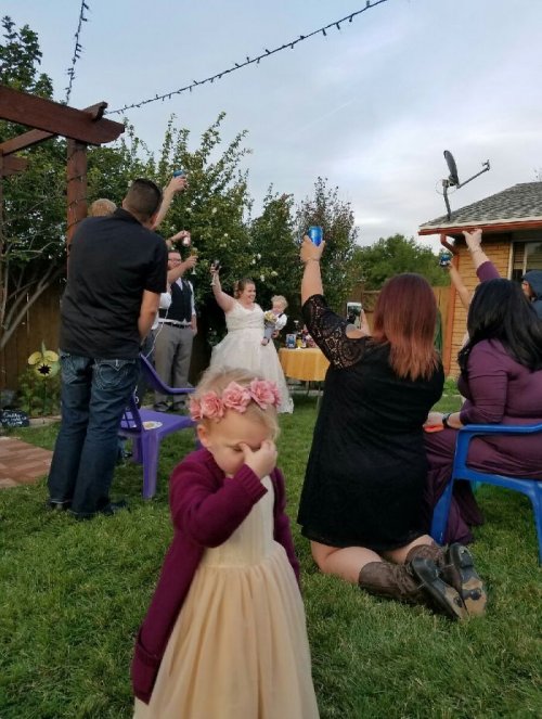 Забавные фотографии с детьми на свадьбах