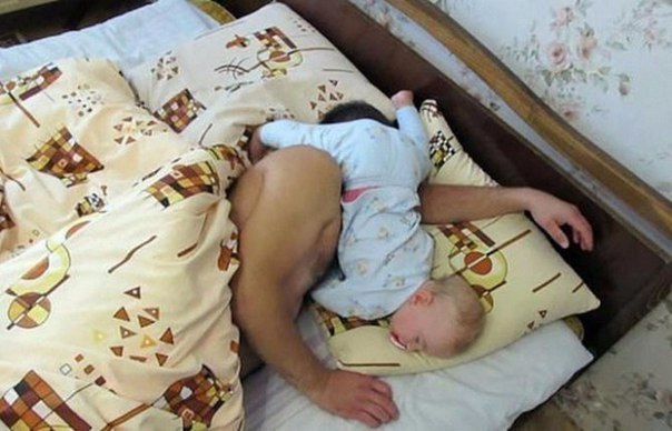 Малыши могут уснуть где угодно