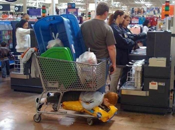 Улётная подборка о детках, которых на кой-то взяли в супермаркет за покупками