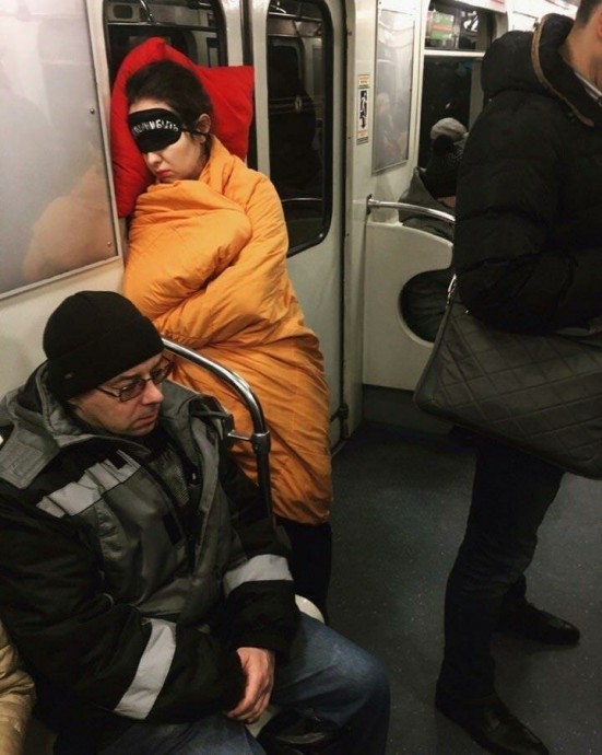 Странные и смешные люди в метро