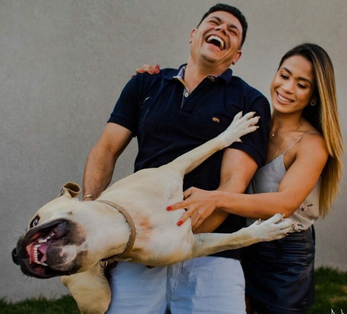 Пара взяла пса на предсвадебную фотосессию и не прогадала