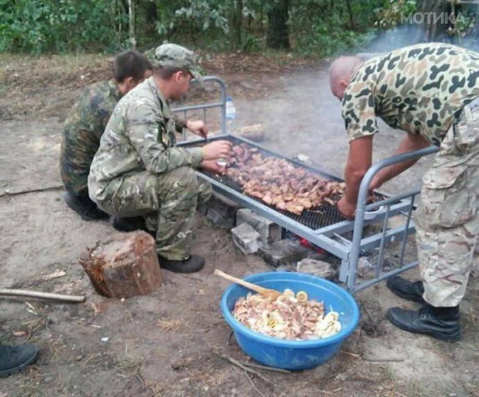 Настоящий любитель шашлыка всегда найдёт выход