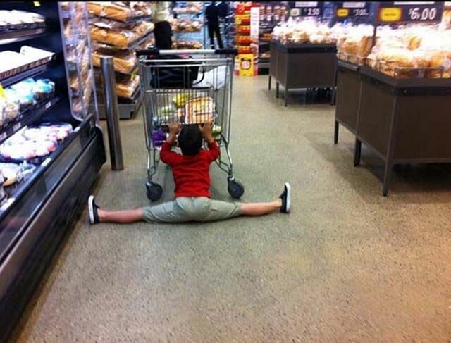 Улётная подборка о детках, которых на кой-то взяли в супермаркет за покупками